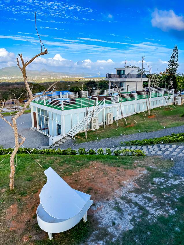 恆春墾丁景點 – 海崖灣萌寵景觀園區 x 近距離接觸可愛水豚君、笑笑羊與草泥馬！