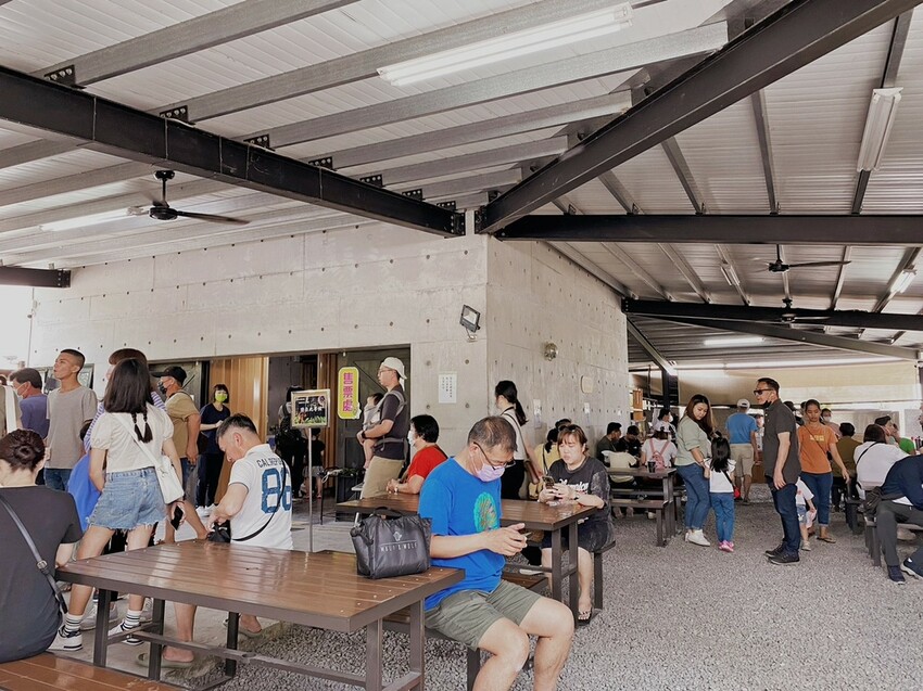 張美阿嬤農場: 近距離接觸笑笑黑面羊、水豚君、羊駝、白袋鼠還有好吃的冰淇淋車輪餅