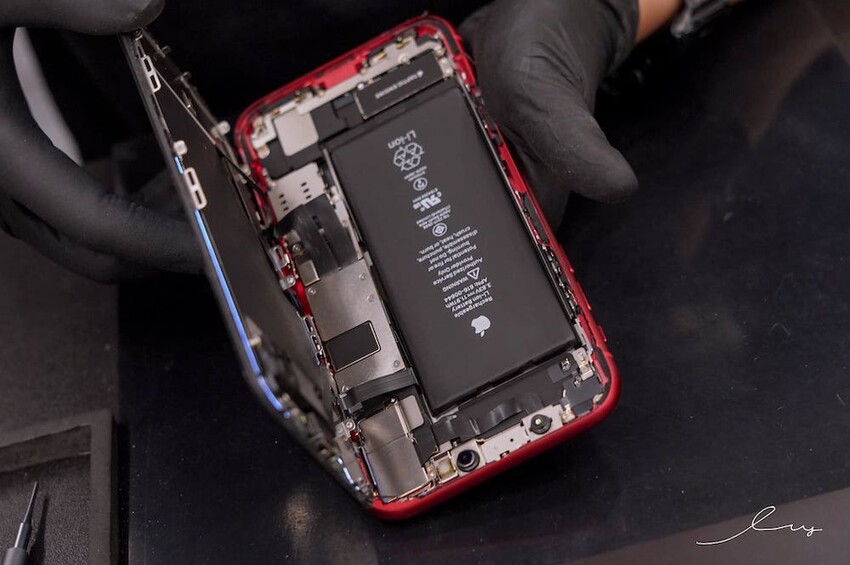 雷神快修 |台中iphone維修推薦!Apple原廠認證維修專門店,零件、維修技術比照原廠,面對面維修快速又省時! - 艾薇覓食趣