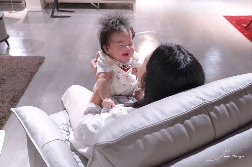 晶華傢俱洲際店 | 台中家具推薦,百款平價精品床墊沙發任君挑選,還有哺乳媽媽必推的沃荷電動單人沙發哦~ - 艾薇覓食趣