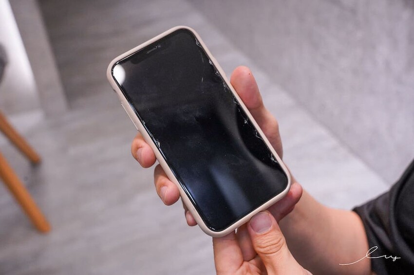 雷神快修 |台中iphone維修推薦!Apple原廠認證維修專門店,零件、維修技術比照原廠,面對面維修快速又省時! - 艾薇覓食趣