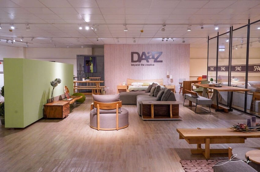 晶華傢俱洲際店 | 台中家具推薦,百款平價精品床墊沙發任君挑選,還有哺乳媽媽必推的沃荷電動單人沙發哦~ - 艾薇覓食趣