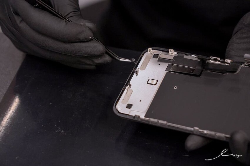 雷神快修 |台中iphone維修推薦!Apple原廠認證維修專門店,零件、維修技術比照原廠,面對面維修快速又省時! - 艾薇覓食趣