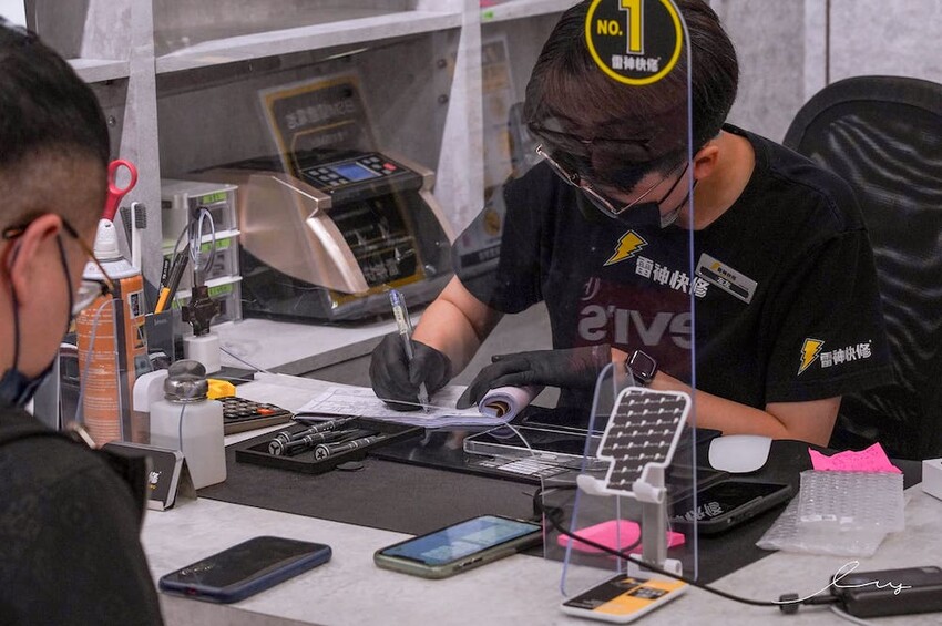 雷神快修 |台中iphone維修推薦!Apple原廠認證維修專門店,零件、維修技術比照原廠,面對面維修快速又省時! - 艾薇覓食趣