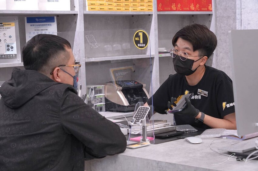 雷神快修 |台中iphone維修推薦!Apple原廠認證維修專門店,零件、維修技術比照原廠,面對面維修快速又省時! - 艾薇覓食趣