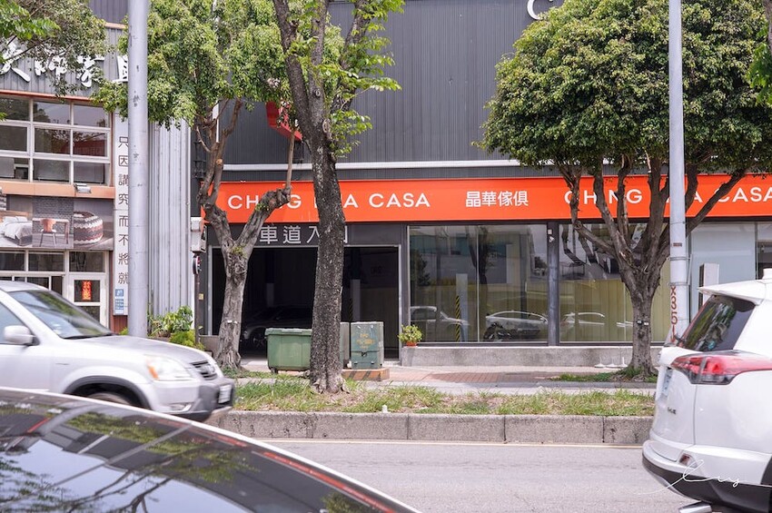 晶華傢俱洲際店 | 台中家具推薦,百款平價精品床墊沙發任君挑選,還有哺乳媽媽必推的沃荷電動單人沙發哦~ - 艾薇覓食趣