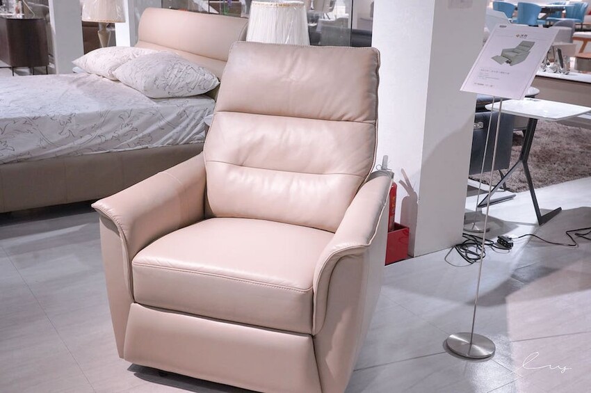 晶華傢俱洲際店 | 台中家具推薦,百款平價精品床墊沙發任君挑選,還有哺乳媽媽必推的沃荷電動單人沙發哦~ - 艾薇覓食趣