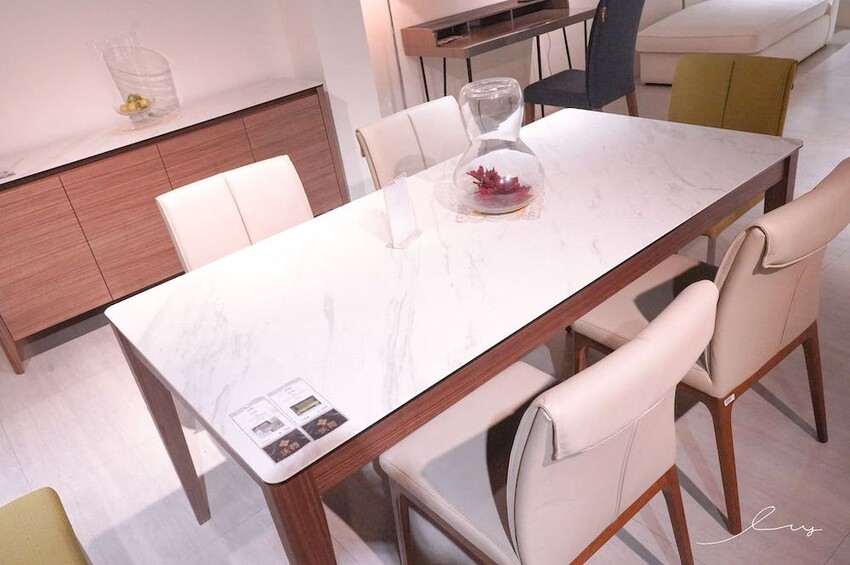 晶華傢俱洲際店 | 台中家具推薦,百款平價精品床墊沙發任君挑選,還有哺乳媽媽必推的沃荷電動單人沙發哦~ - 艾薇覓食趣