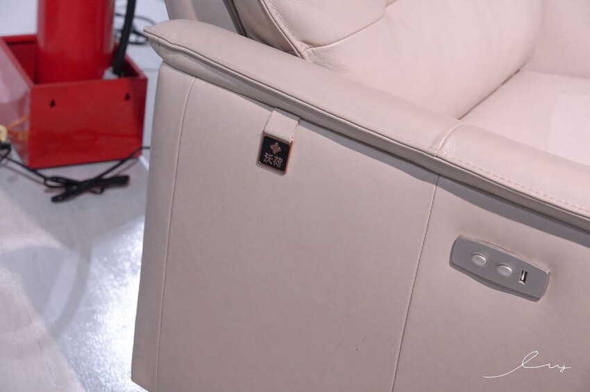 晶華傢俱洲際店 | 台中家具推薦,百款平價精品床墊沙發任君挑選,還有哺乳媽媽必推的沃荷電動單人沙發哦~ - 艾薇覓食趣