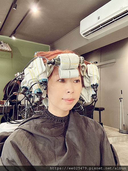 高雄小港髮廊  U Hair 你的髮型燙染髮推薦,夏日就是要有輕盈俏捲髮～