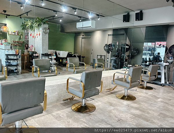 高雄小港髮廊  U Hair 你的髮型燙染髮推薦,夏日就是要有輕盈俏捲髮～