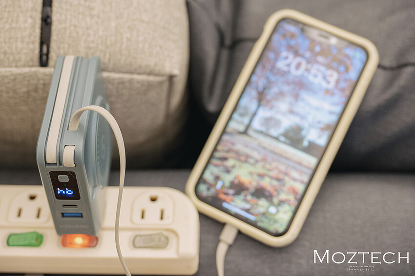 3C 開箱 | MOZTECH 萬能充 Pro | 多功能五合一行動電源 | 高質感旅行必備好物，免帶線還配有 MagSafe  磁吸