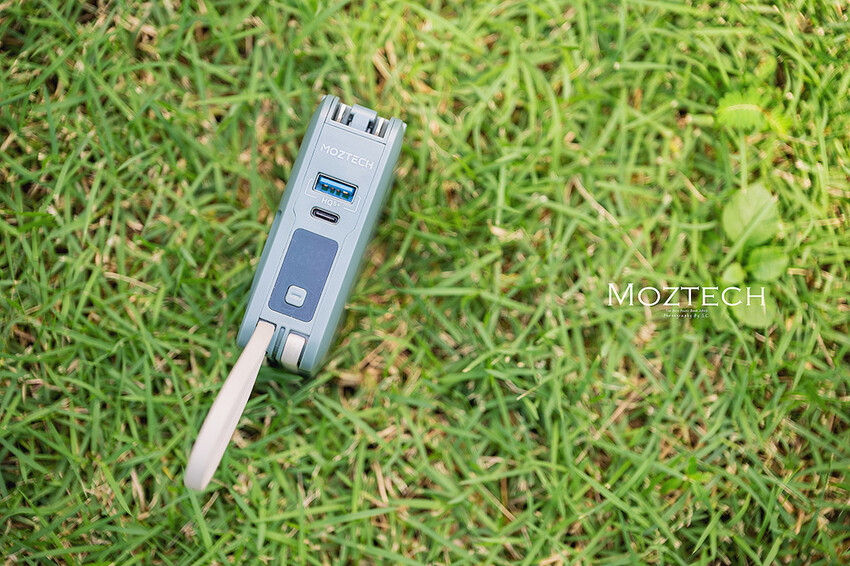 3C 開箱 | MOZTECH 萬能充 Pro | 多功能五合一行動電源 | 高質感旅行必備好物，免帶線還配有 MagSafe  磁吸