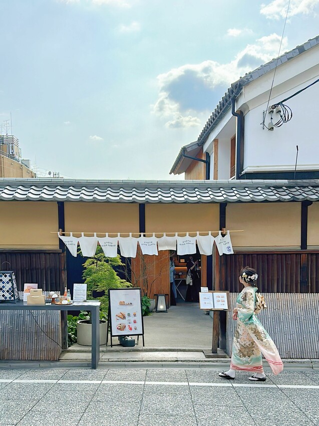 [日本京都美食]京都祇園茶寮Kyoto Gion Saryo｜必點小甜餅、焦糖布丁、培煎紅茶｜八坂神社旁的獨棟咖啡廳｜2樓塌塌米空間超愜意！ - 萍姐愛分享