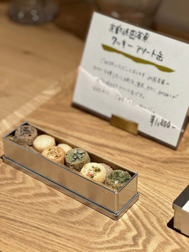 [日本京都美食]京都祇園茶寮Kyoto Gion Saryo｜必點小甜餅、焦糖布丁、培煎紅茶｜八坂神社旁的獨棟咖啡廳｜2樓塌塌米空間超愜意！ - 萍姐愛分享