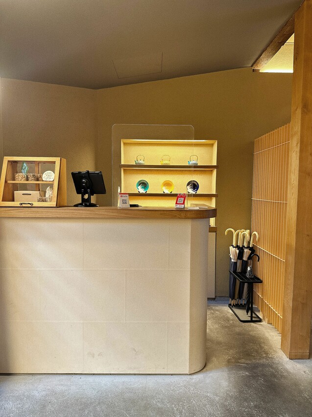 [日本京都美食]京都祇園茶寮Kyoto Gion Saryo｜必點小甜餅、焦糖布丁、培煎紅茶｜八坂神社旁的獨棟咖啡廳｜2樓塌塌米空間超愜意！ - 萍姐愛分享