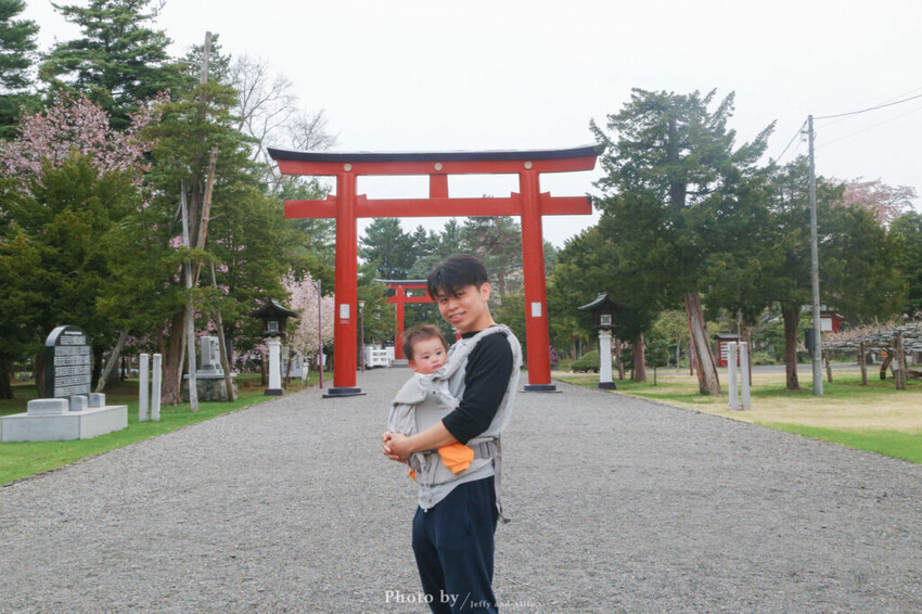 【北海道旭川景點】北海道護國神社，日式庭院池塘，多種原生花草與樹木。