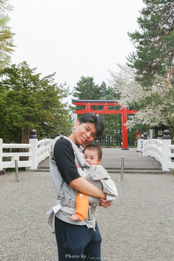 【北海道旭川景點】北海道護國神社，日式庭院池塘，多種原生花草與樹木。