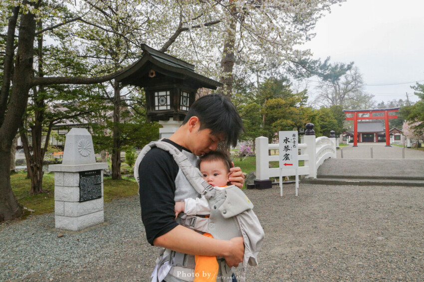 【北海道旭川景點】北海道護國神社，日式庭院池塘，多種原生花草與樹木。