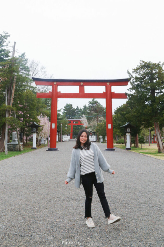 【北海道旭川景點】北海道護國神社，日式庭院池塘，多種原生花草與樹木。