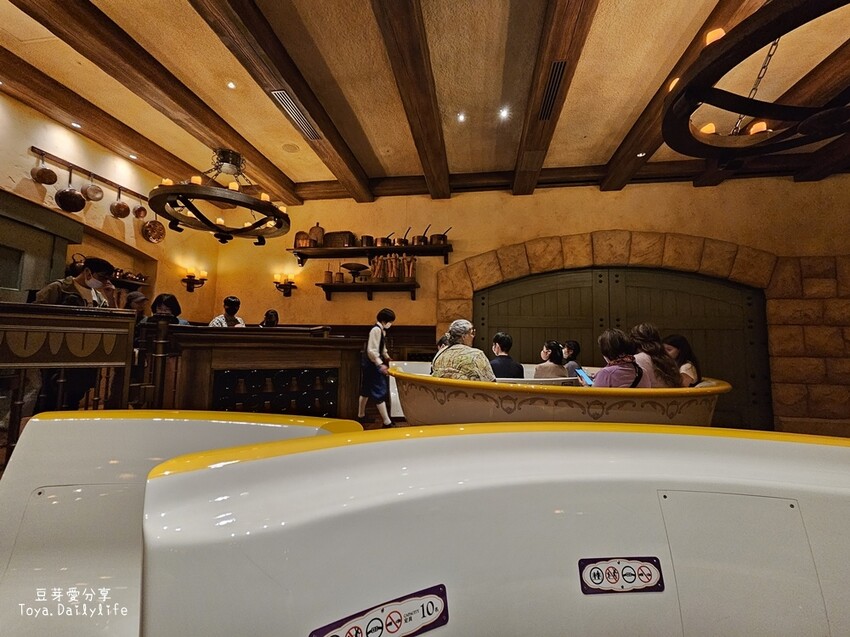 東京迪士尼樂園一日遊攻略｜預約SP券到商店轉「40週年限定扭蛋」 . 迪士尼樂園一日遊紀錄 🌱豆芽出