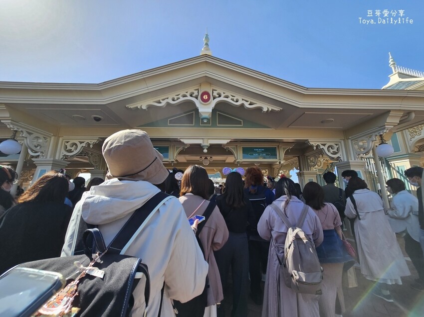 東京迪士尼樂園一日遊攻略｜預約SP券到商店轉「40週年限定扭蛋」 . 迪士尼樂園一日遊紀錄 🌱豆芽出