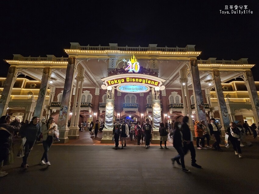 東京迪士尼樂園一日遊攻略｜預約SP券到商店轉「40週年限定扭蛋」 . 迪士尼樂園一日遊紀錄 🌱豆芽出