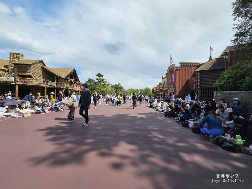 東京迪士尼樂園一日遊攻略｜預約SP券到商店轉「40週年限定扭蛋」 . 迪士尼樂園一日遊紀錄 🌱豆芽出