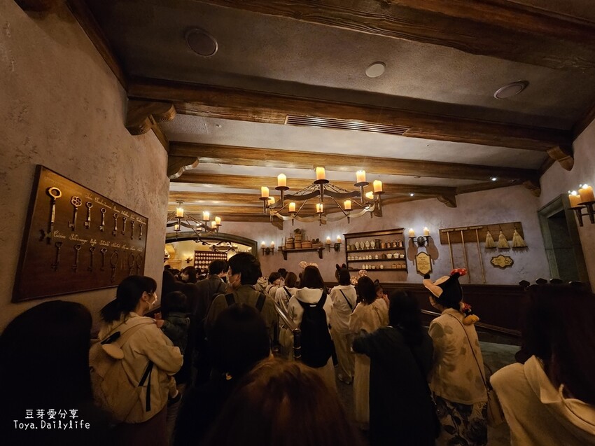 東京迪士尼樂園一日遊攻略｜預約SP券到商店轉「40週年限定扭蛋」 . 迪士尼樂園一日遊紀錄 🌱豆芽出