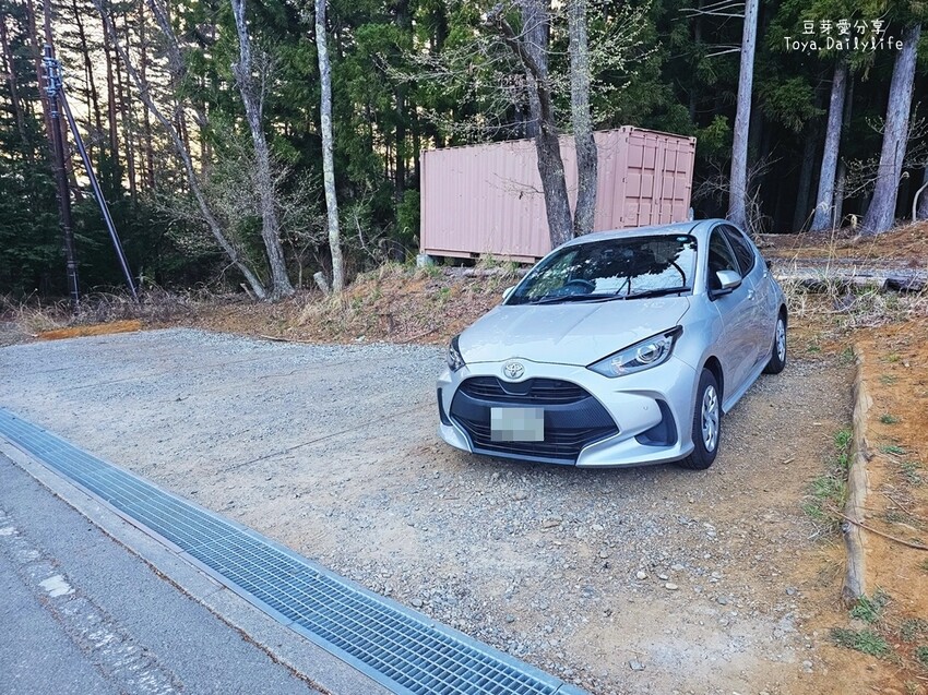 天空の鳥居｜河口湖河口淺間神社遙拜所 . 鳥居搭配壯闊的富士山美景 . 天空鳥居 🌱豆芽出國趣日本