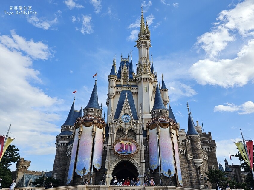 東京迪士尼樂園一日遊攻略｜預約SP券到商店轉「40週年限定扭蛋」 . 迪士尼樂園一日遊紀錄 🌱豆芽出