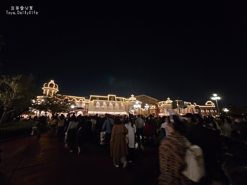 東京迪士尼樂園一日遊攻略｜預約SP券到商店轉「40週年限定扭蛋」 . 迪士尼樂園一日遊紀錄 🌱豆芽出