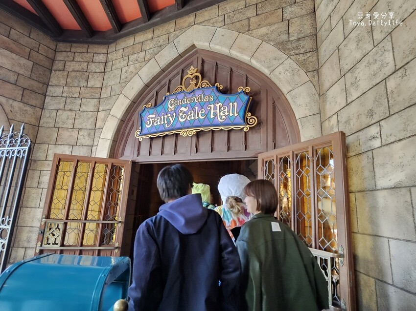 東京迪士尼樂園一日遊攻略｜預約SP券到商店轉「40週年限定扭蛋」 . 迪士尼樂園一日遊紀錄 🌱豆芽出