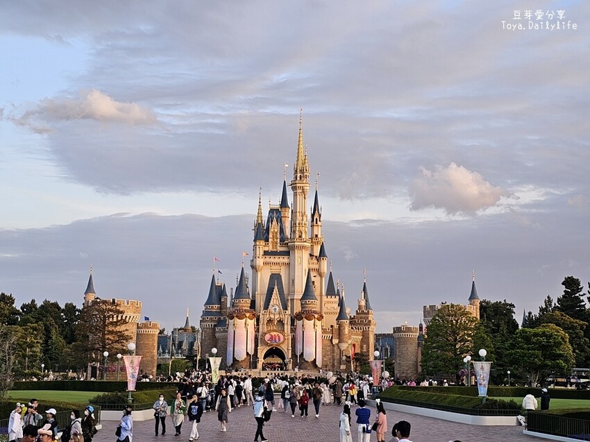 東京迪士尼樂園一日遊攻略｜預約SP券到商店轉「40週年限定扭蛋」 . 迪士尼樂園一日遊紀錄 🌱豆芽出