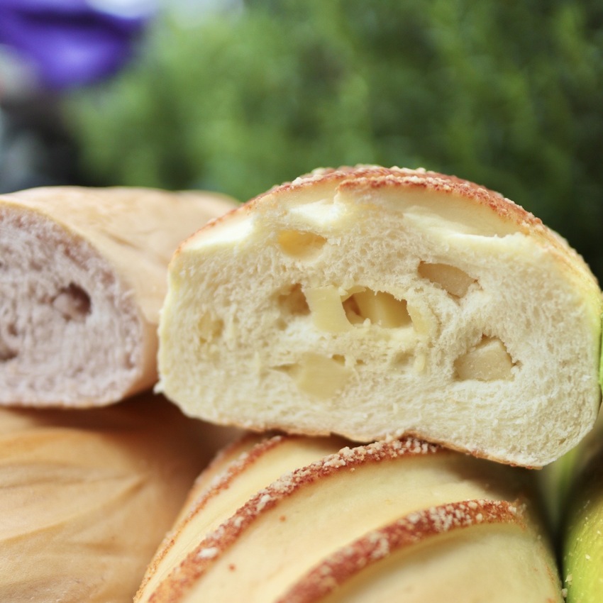 每6秒賣出一條!真材實料超滿足!「Bake Code 烘焙密碼」推出全新的法式香頌麵包啦!滿滿內餡小資族必吃!