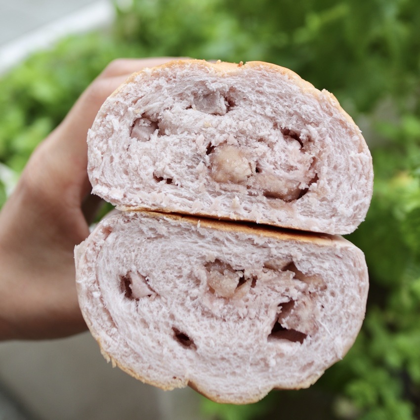 每6秒賣出一條!真材實料超滿足!「Bake Code 烘焙密碼」推出全新的法式香頌麵包啦!滿滿內餡小資族必吃!