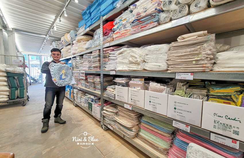 皮爾卡登寢具文創園區|嘉義一日遊免費景點好停車,寢具床墊(千坪倉庫)特賣還有許多拍照打卡場景 @Nini and Blue 玩樂食記