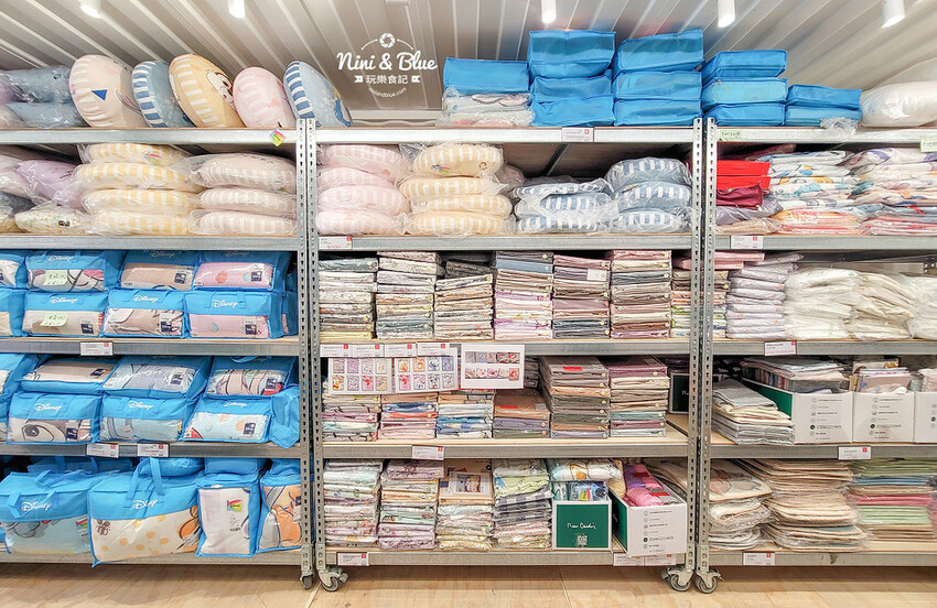 皮爾卡登寢具文創園區|嘉義一日遊免費景點好停車,寢具床墊(千坪倉庫)特賣還有許多拍照打卡場景 @Nini and Blue 玩樂食記