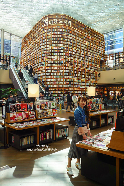 ◎【首爾 coex mall 星空圖書館－巨型書架太震撼】超浪漫根本拍韓劇，看不懂韓文書沒關係，文青拍照或IG打卡