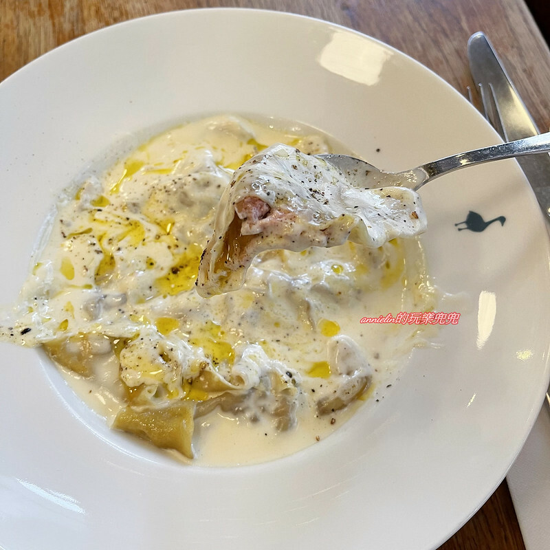 ◎【法國巴黎－激推美食！松露鵝肝餃子－le Comptoir de la gastronomie 】每桌必點！鵝肝松露醬汁，一口秒