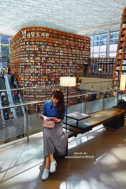 ◎【首爾 coex mall 星空圖書館－巨型書架太震撼】超浪漫根本拍韓劇，看不懂韓文書沒關係，文青拍照或IG打卡