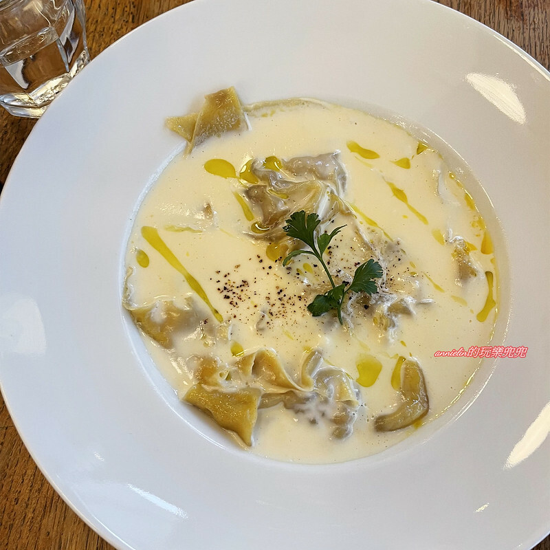 ◎【法國巴黎－激推美食！松露鵝肝餃子－le Comptoir de la gastronomie 】每桌必點！鵝肝松露醬汁，一口秒