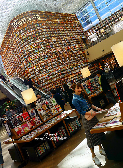 ◎【首爾 coex mall 星空圖書館－巨型書架太震撼】超浪漫根本拍韓劇，看不懂韓文書沒關係，文青拍照或IG打卡