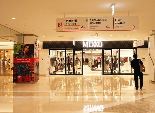 ◎【首爾 coex mall 星空圖書館－巨型書架太震撼】超浪漫根本拍韓劇，看不懂韓文書沒關係，文青拍照或IG打卡