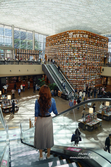 ◎【首爾 coex mall 星空圖書館－巨型書架太震撼】超浪漫根本拍韓劇，看不懂韓文書沒關係，文青拍照或IG打卡