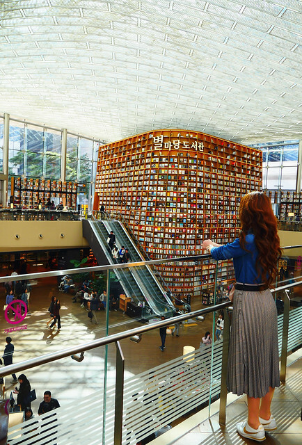 ◎【首爾 coex mall 星空圖書館－巨型書架太震撼】超浪漫根本拍韓劇，看不懂韓文書沒關係，文青拍照或IG打卡