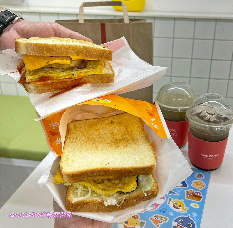 ◎【首爾超人氣 Isaac Toast 明洞聖堂店 (有中文服務)】首爾必吃，最愛他的美乃滋！