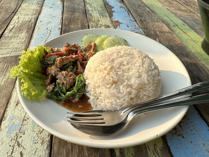 【亞洲，泰國，曼谷】 TeawKorTeawRimnam（ร้านเตี๋ยว ก็ เตี๋ยว ริมน้ำ），地方法院旁巷弄間的面河的美味