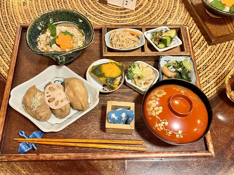 【日本，關西，大阪】跟著日本友人吃，來到經濟實惠的可愛小店「結音茶舗」。（大阪美食）