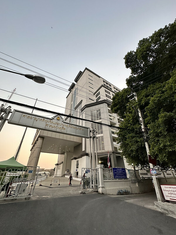 【亞洲，泰國，曼谷】 TeawKorTeawRimnam（ร้านเตี๋ยว ก็ เตี๋ยว ริมน้ำ），地方法院旁巷弄間的面河的美味